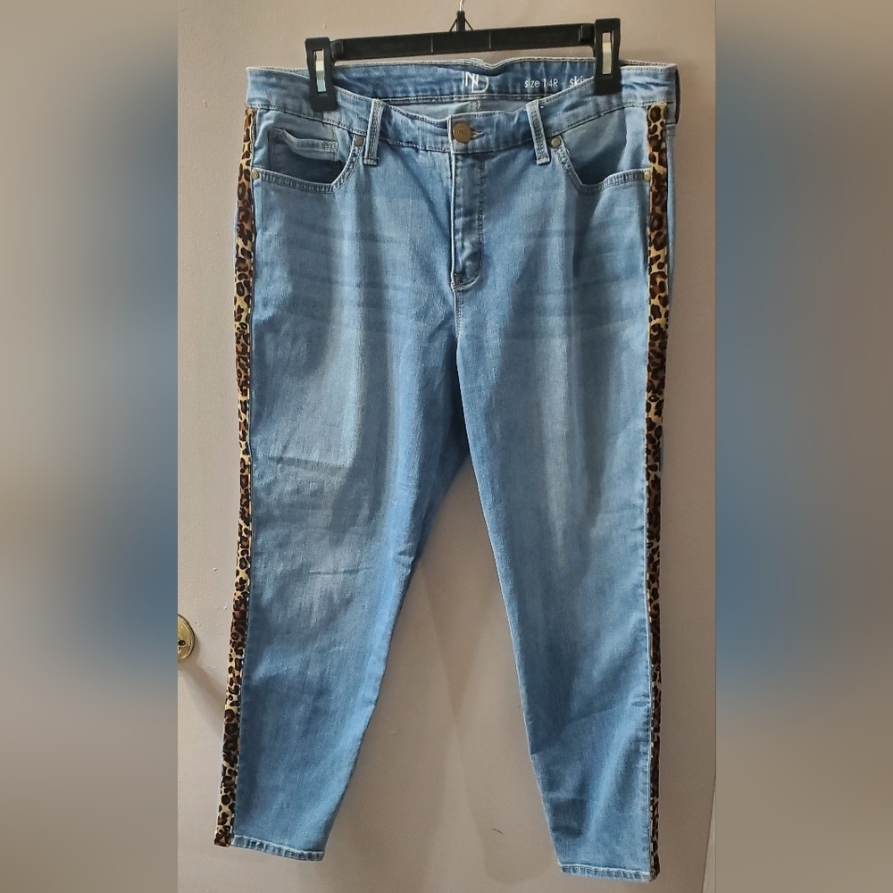 New Direction Jeans With Leopard Print Down Both Legs. Sz 14R - Picture 4 of 5